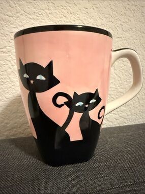 Hues N Brews “Cattitude” Retro-Inspired Black Cat & Paw Prints 10-ounce Mug,Pink